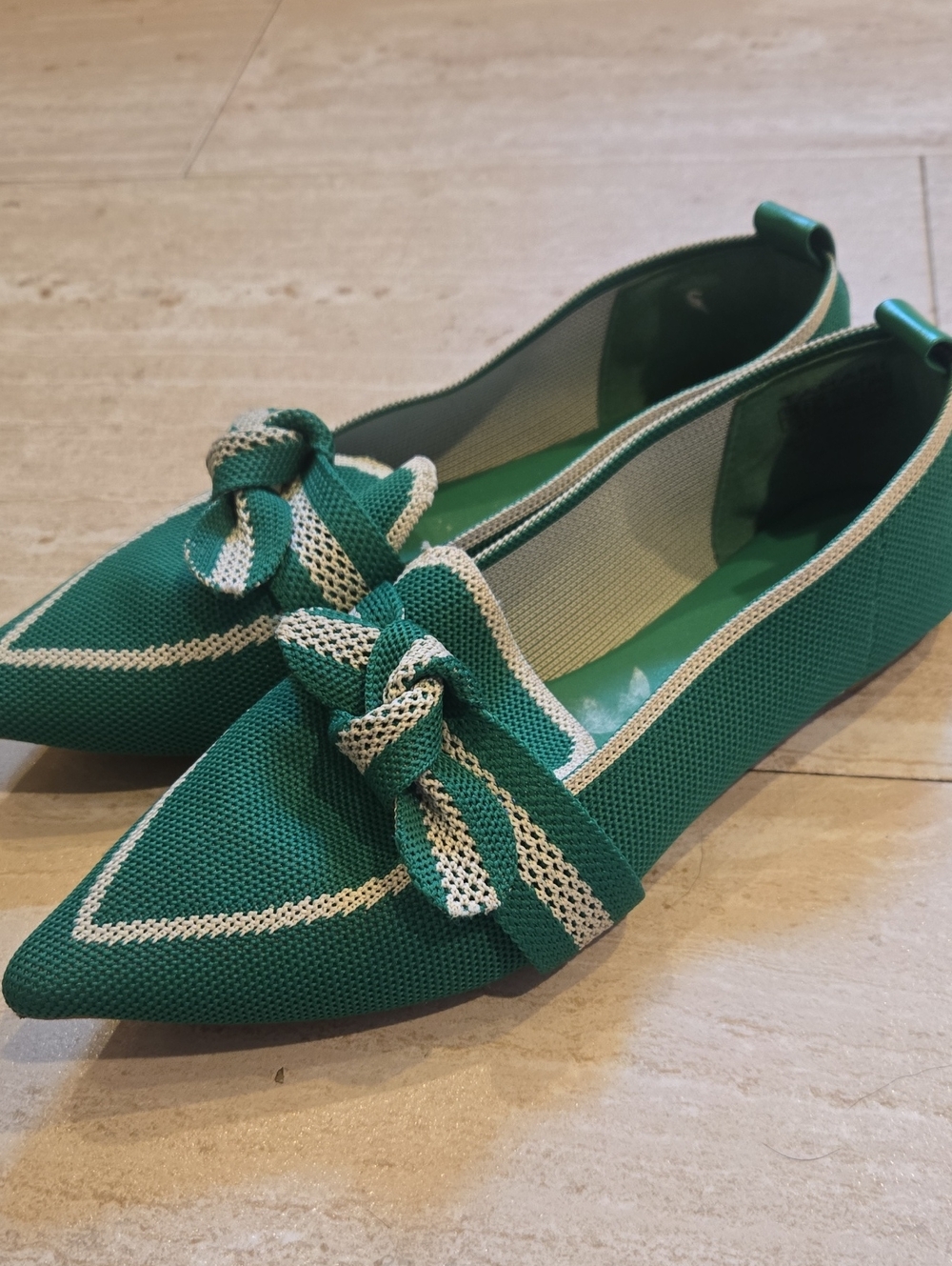 Tahari Florentia Green Pointed Knit Bow Flats with Cream Trim